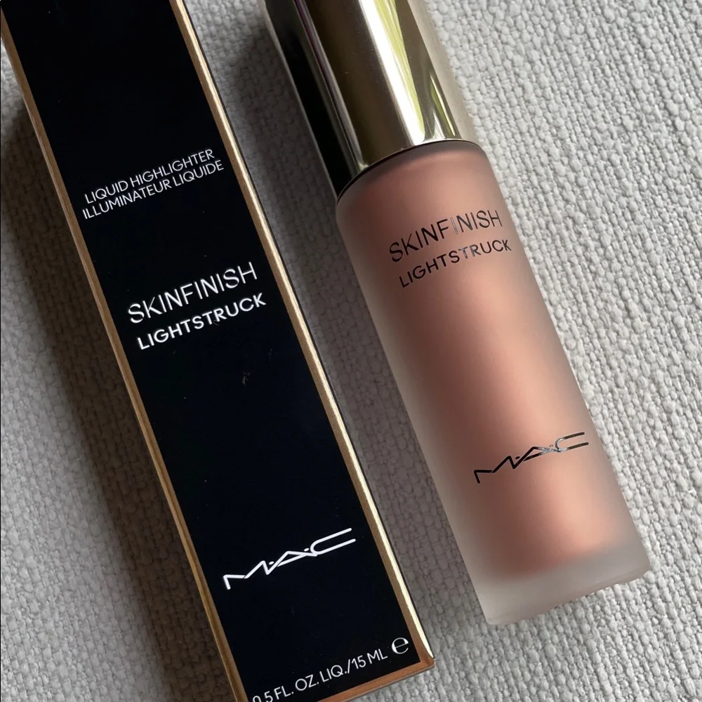 MAC Cosmetics Skinfinish Lightstruck Liquid Highlighter - space slippers